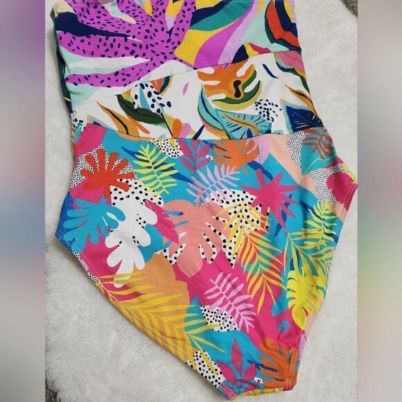 Palms Away swimsuit size s - Picture 8 of 8